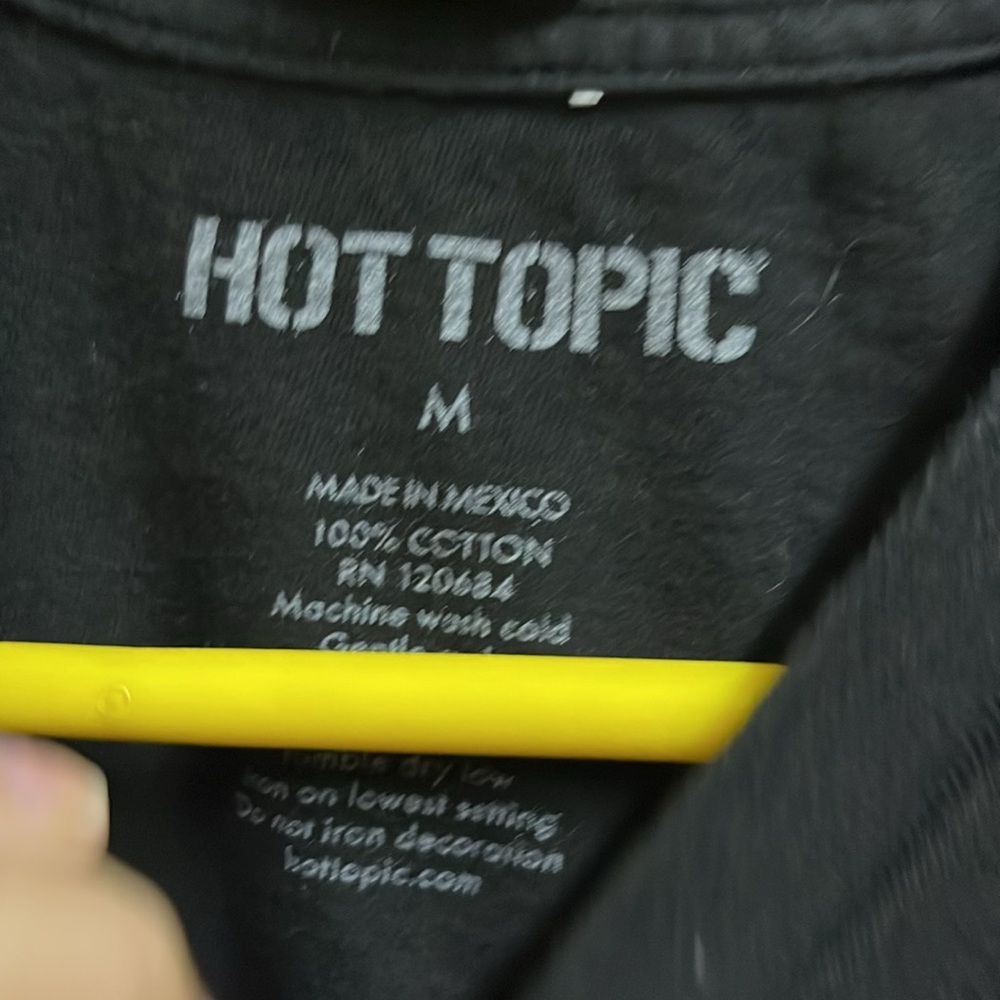 Hot Topic Tee - Picture 2 of 3
